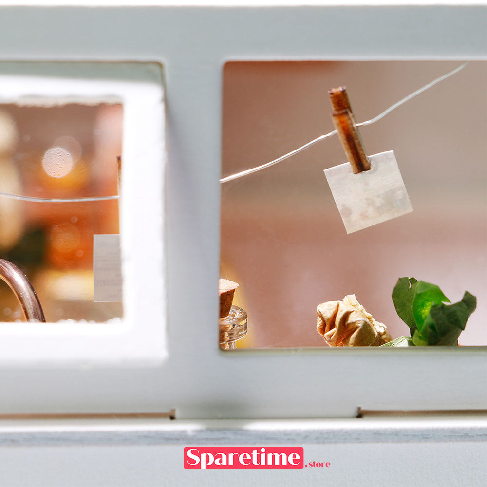 Rolife Jason's Kitchen Miniature Dollhouse kit robotime