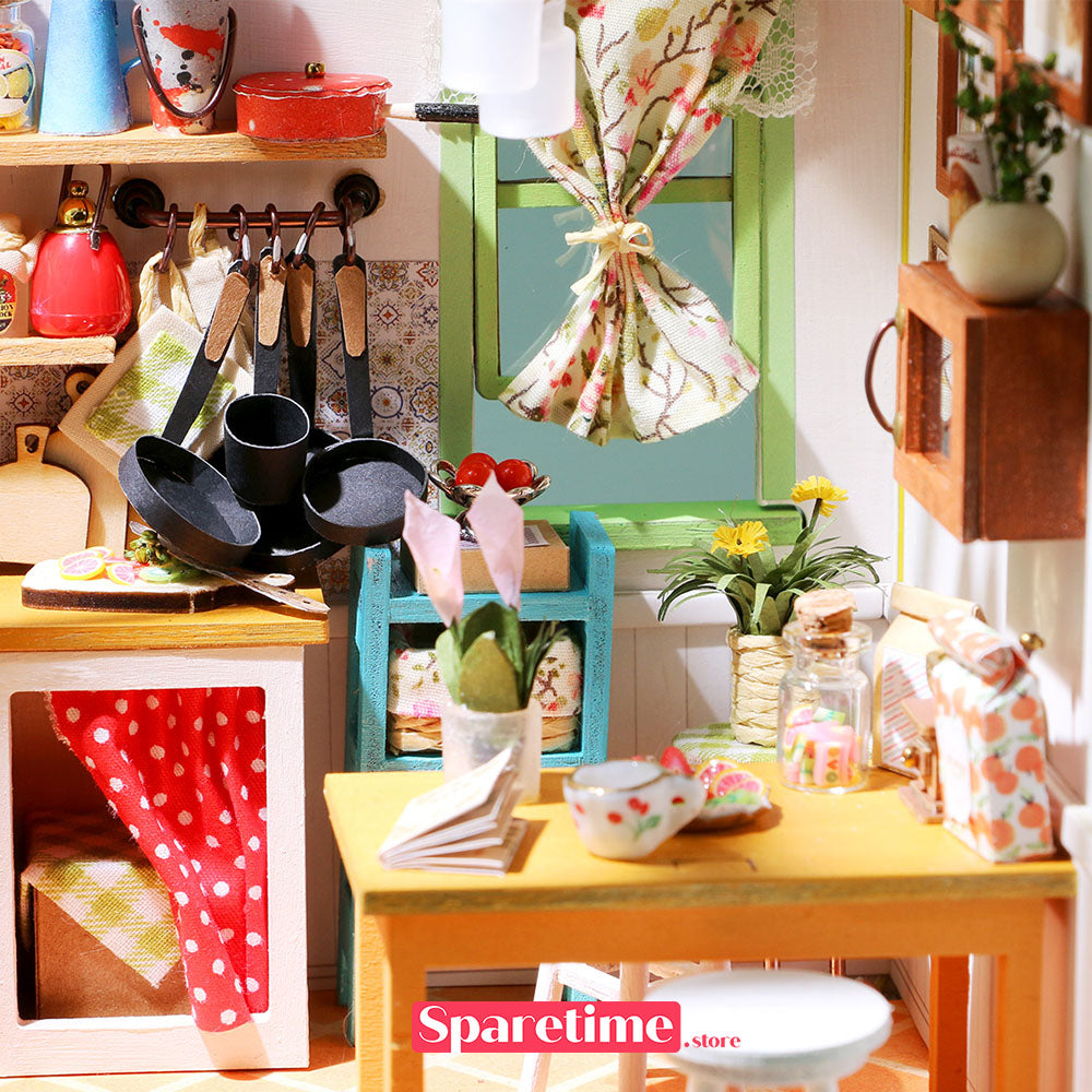 Rolife Jason's Kitchen Miniature Dollhouse kit robotime